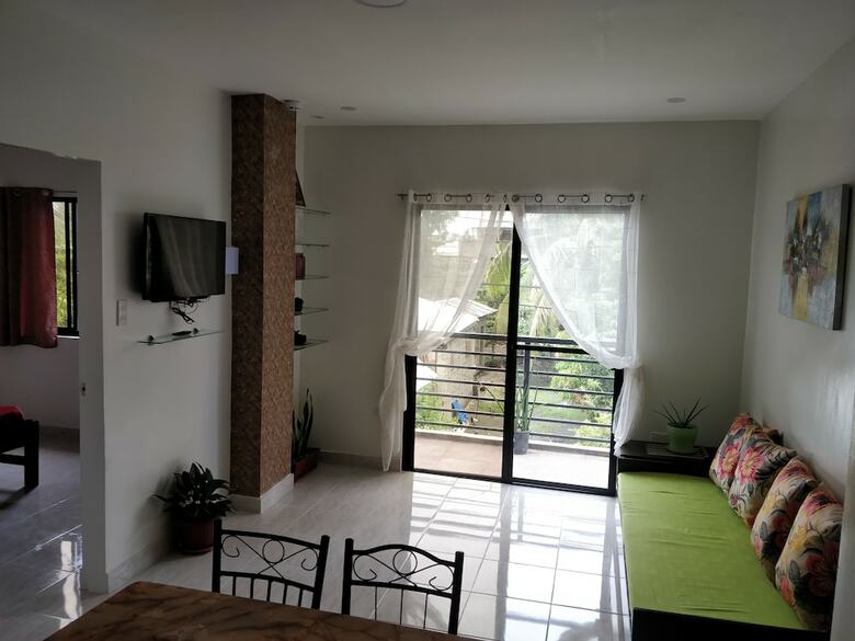 Hotel Spacious Private Apartment At Laorenza Residences