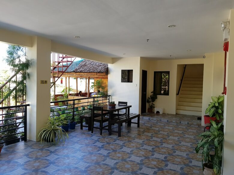 Hotel Spacious Private Apartment At Laorenza Residences