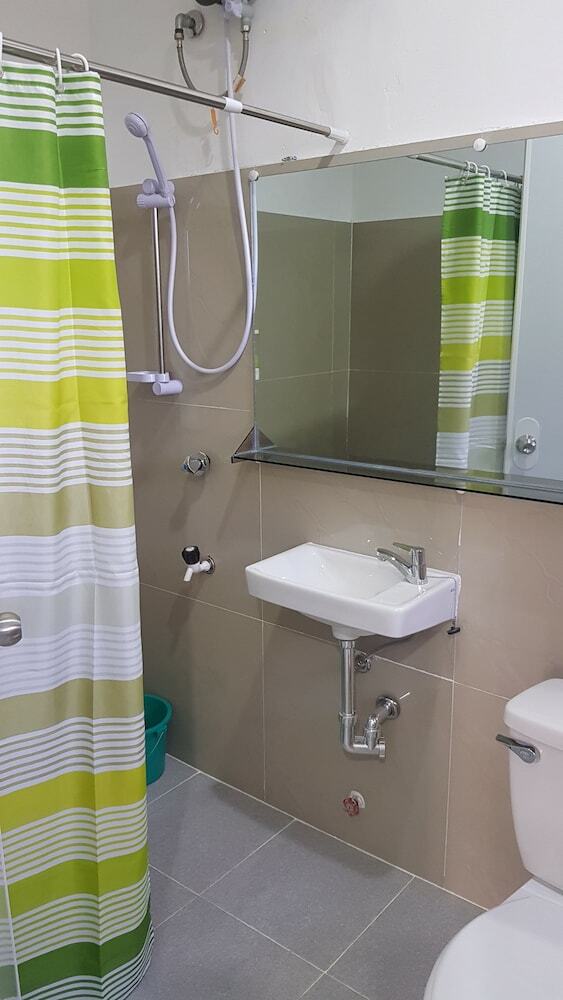 Hotel Spacious Private Apartment At Laorenza Residences