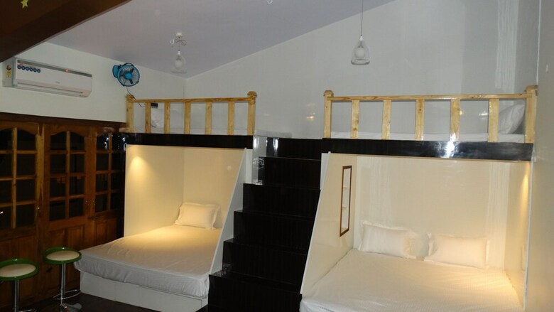 Hotel Lyrics House
