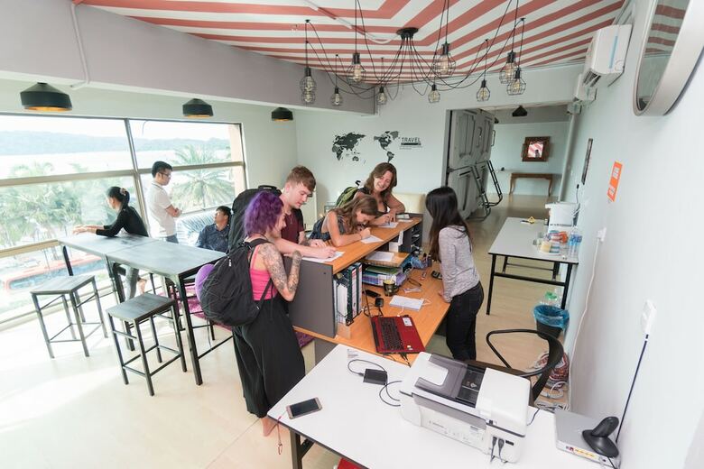 Seaview Capsule Hotel - Hostel