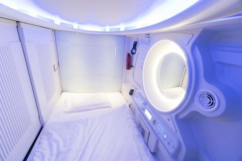 Seaview Capsule Hotel - Hostel