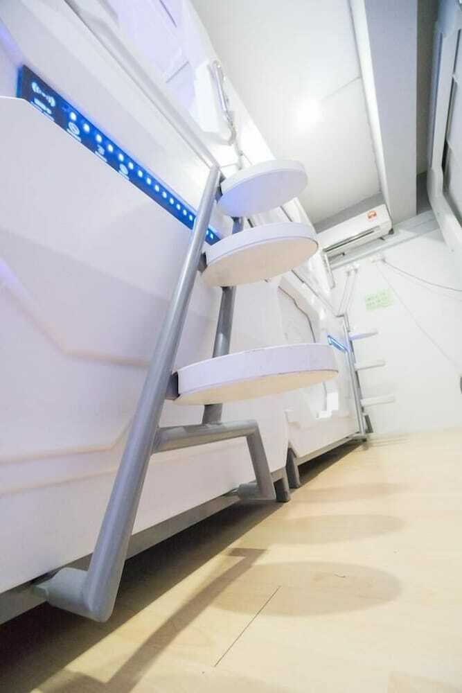 Seaview Capsule Hotel - Hostel