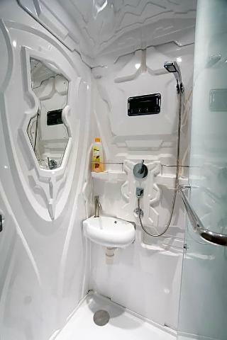 Seaview Capsule Hotel - Hostel