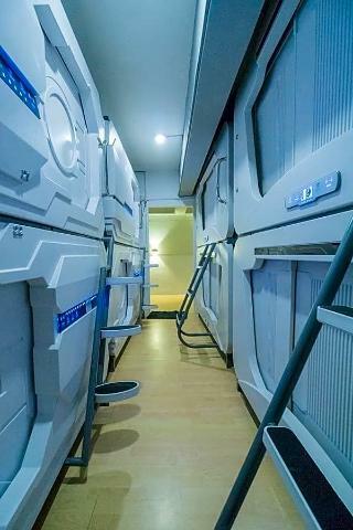 Seaview Capsule Hotel - Hostel