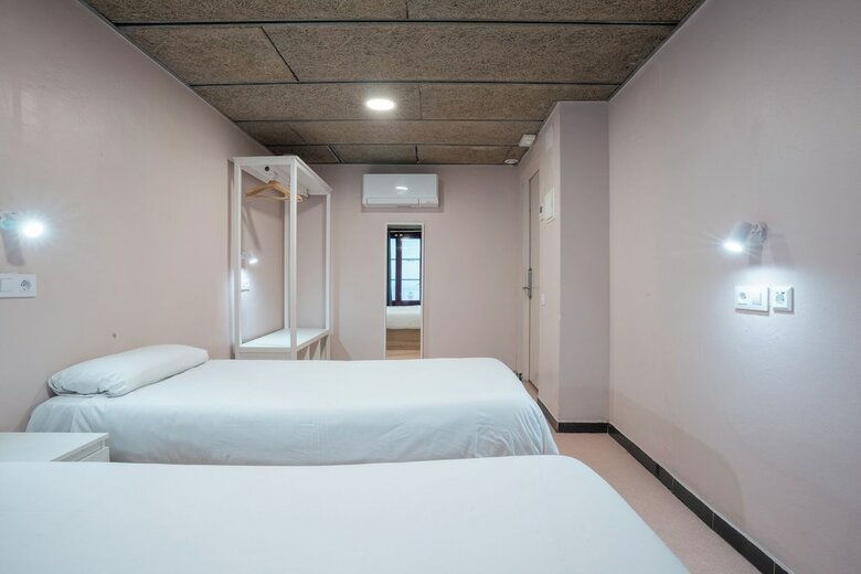 Hostal Ideal Youth Hostel