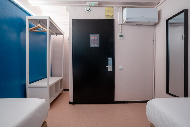 Hostal Ideal Youth Hostel