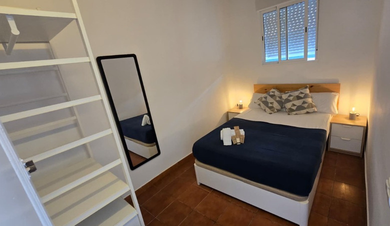 Hostal Ideal Youth Hostel