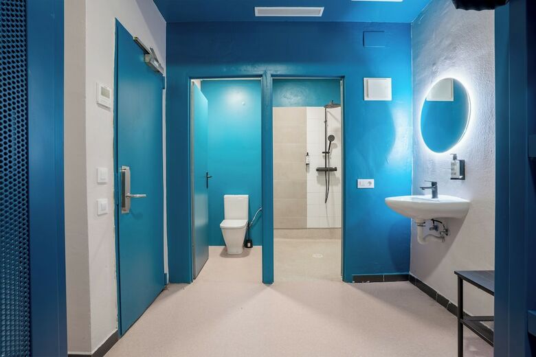 Hostal Ideal Youth Hostel