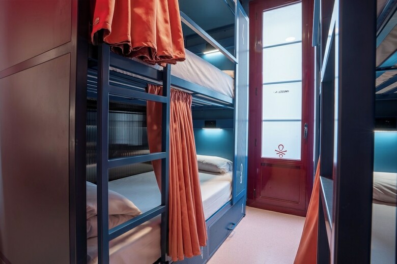 Hostal Ideal Youth Hostel