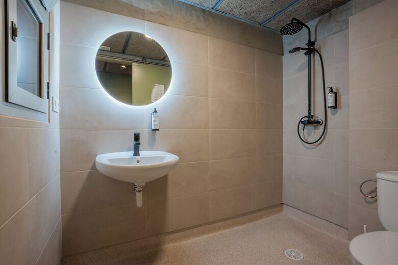 Hostal Ideal Youth Hostel
