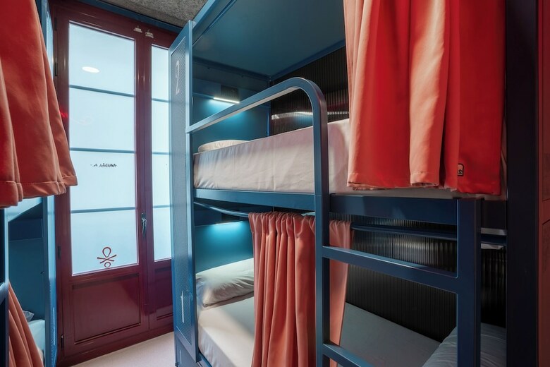 Hostal Ideal Youth Hostel