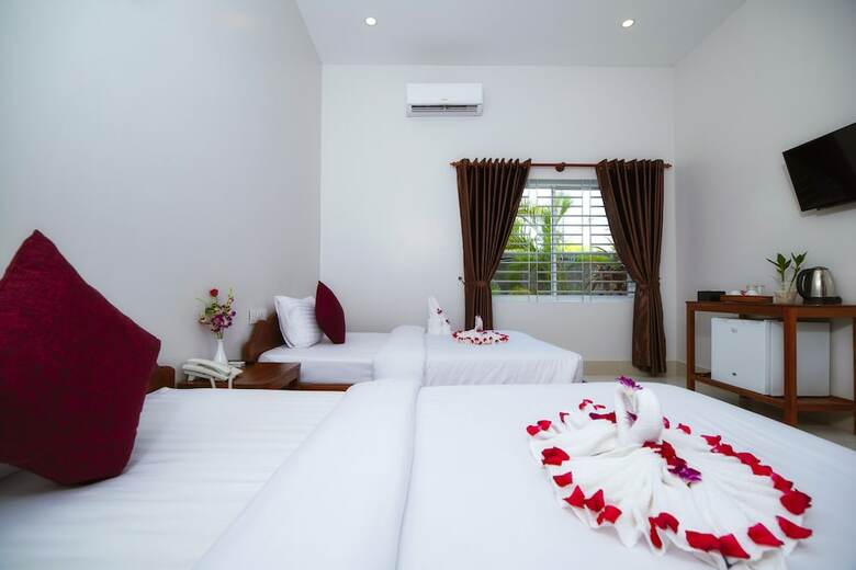 Lilly Holiday Hotel