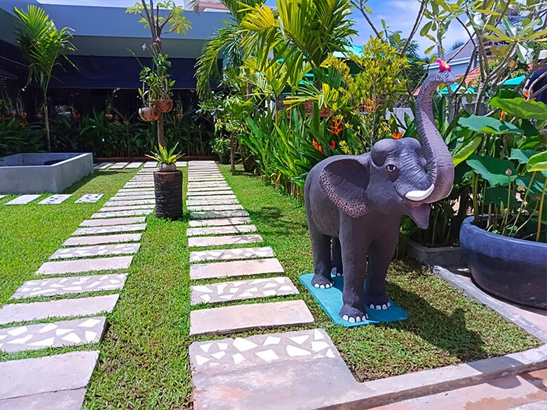 Lilly Holiday Hotel