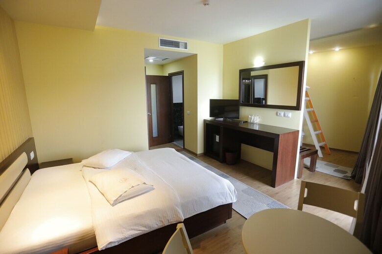 Hotel 1 Maji