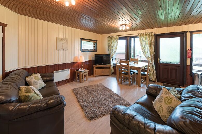 Birch 18 With Hot Tub, Newton Stewart