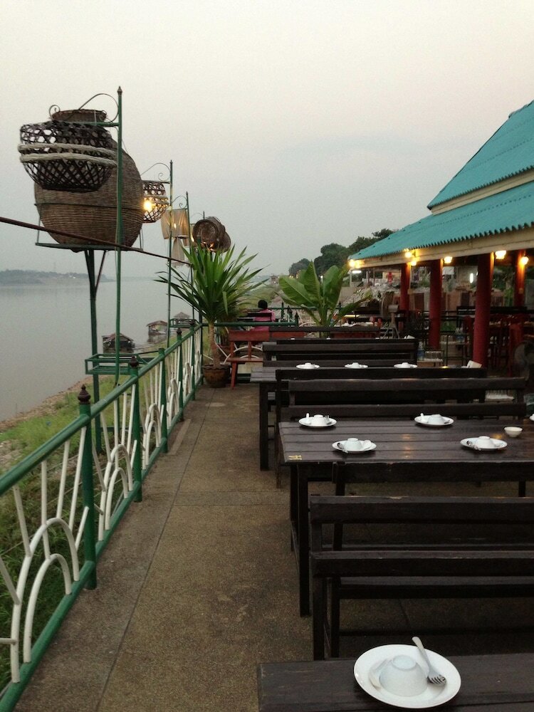 Samoar Riverside Hotel