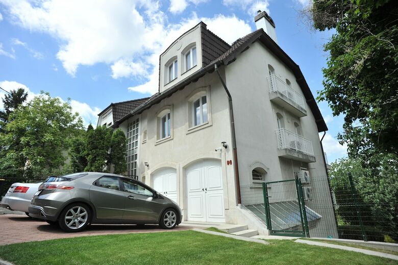 Hillside Premium Apartments