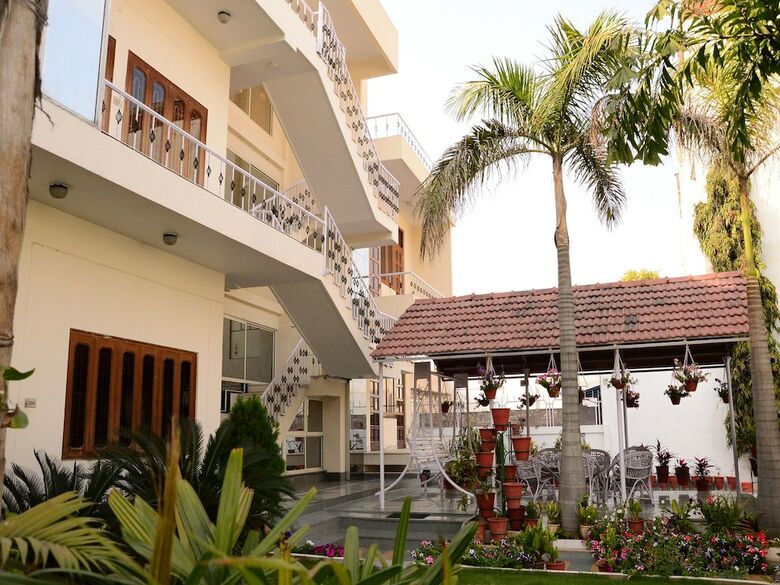 Hotel Oyo 4492 Home Stay Sukh Vilas
