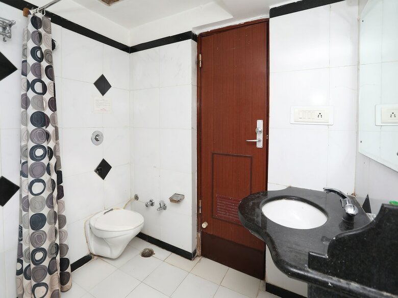 Oyo 9900 Hotel Pioneer Plaza