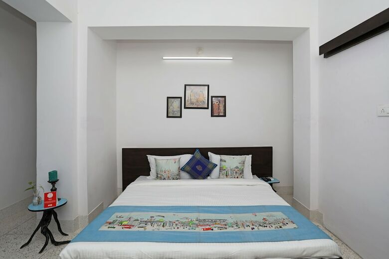 Hotel Oyo 10298 Home Near Sukhadia Circle