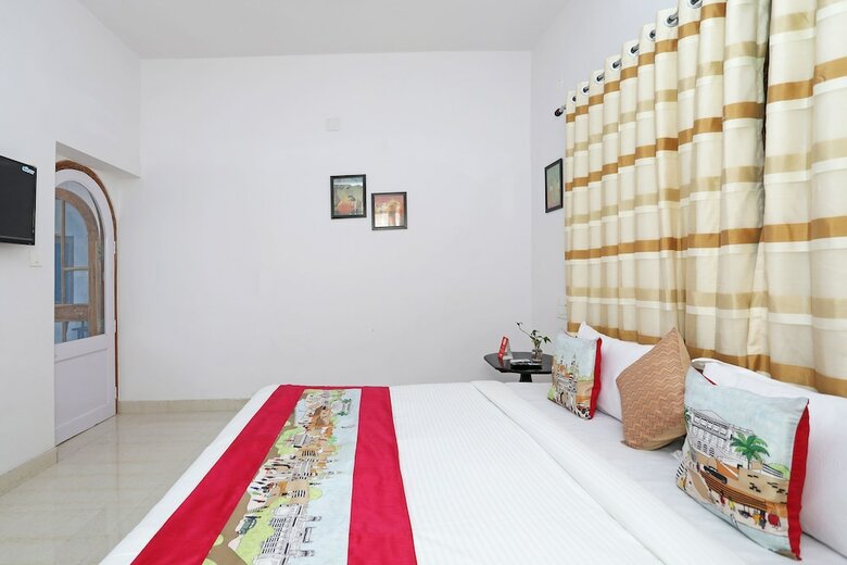 Hotel Oyo 10298 Home Near Sukhadia Circle