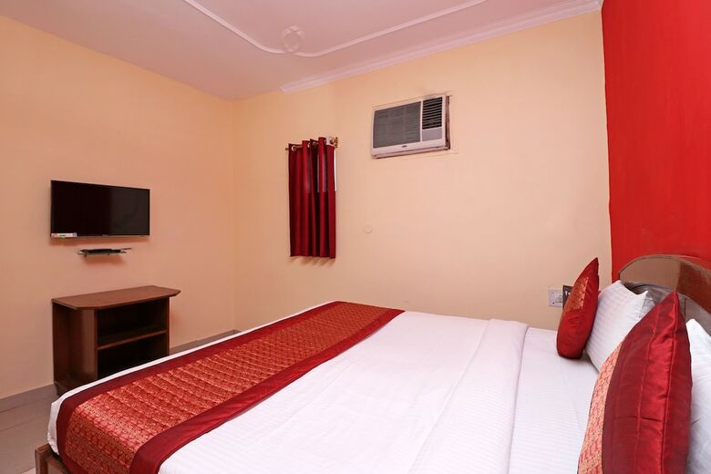 Hotel Oyo 10661 Dsr Classic