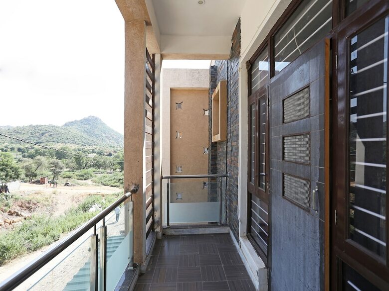 Hotel Oyo 9777 Home Duplex Studio Airport Road