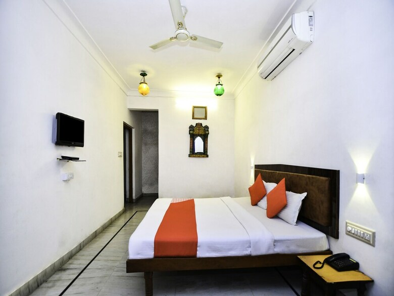 Oyo 10704 Hotel Lake Haveli