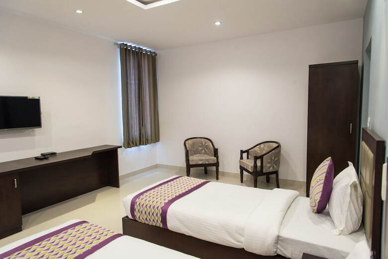 Oyo 10147 Hotel Icon