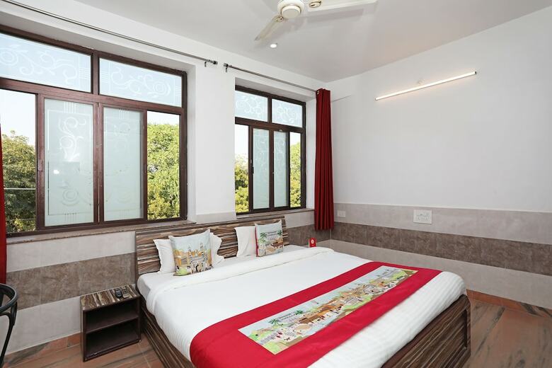 Hotel Oyo 10610 Anand Guest House