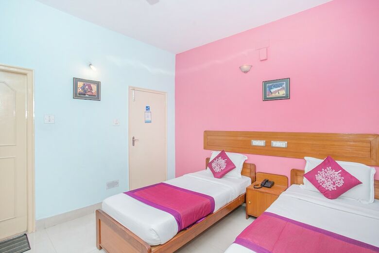 Oyo 11592 Hotel Red Carpet Residence