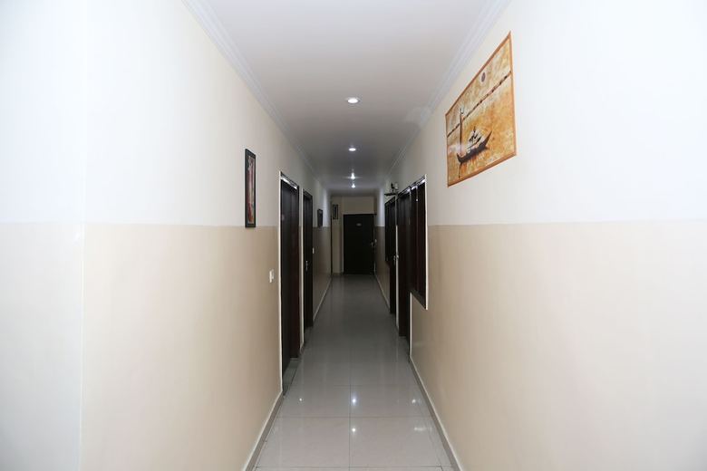 Hotel Oyo 9369 Raj Paradise