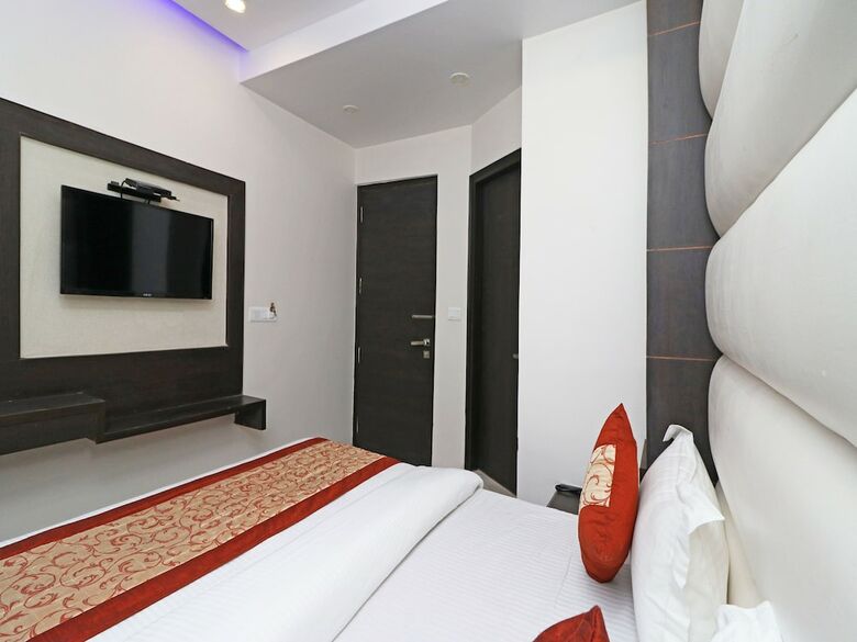 Oyo 11593 Hotel Aman Guest House