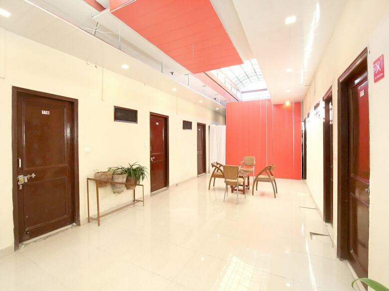 Hotel Oyo 11073 Amar Guest House