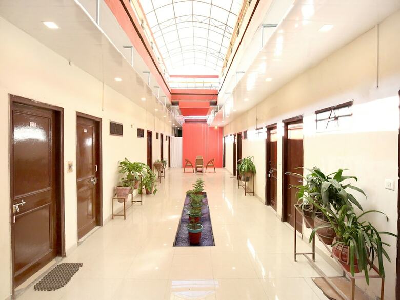 Hotel Oyo 11073 Amar Guest House