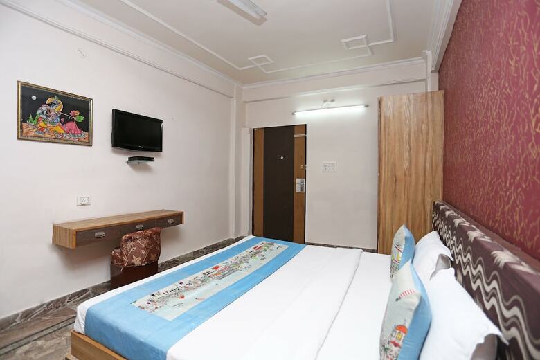 Hotel Oyo 10961 Near Railway Station