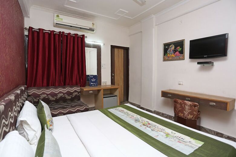 Hotel Oyo 10961 Near Railway Station