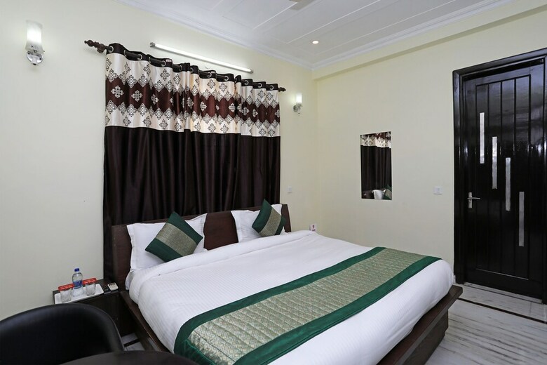 Oyo 11606 Hotel K R Group