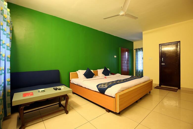 Oyo 4256 Hotel Rajmahal