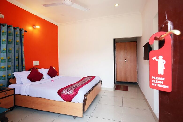 Oyo 4256 Hotel Rajmahal