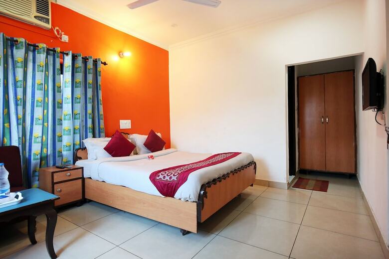 Oyo 4256 Hotel Rajmahal