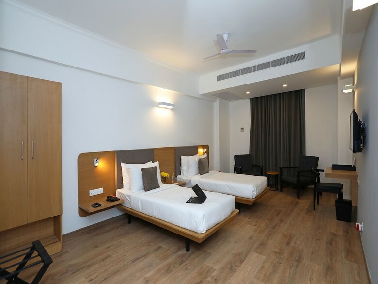 Hotel Oyo Townhouse 028 Corporate Suite