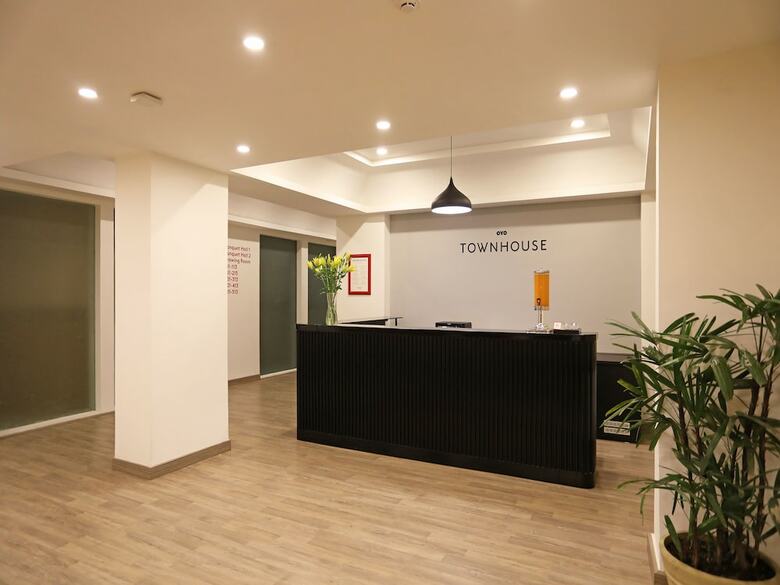 Hotel Oyo Townhouse 028 Corporate Suite