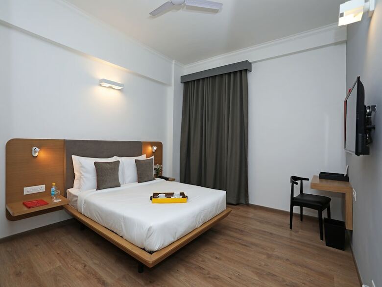 Hotel Oyo Townhouse 028 Corporate Suite