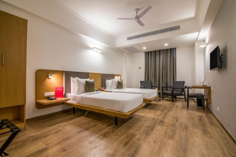 Hotel Oyo Townhouse 028 Corporate Suite