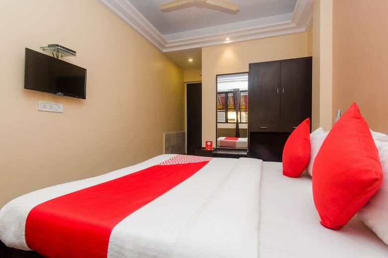 Oyo 11672 Hotel Shubham