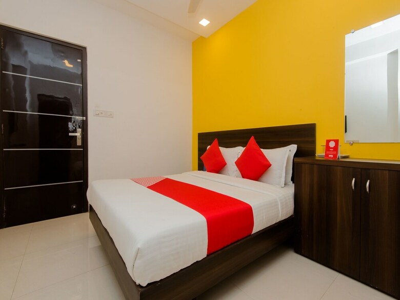 Oyo 11498 Hotel Bliss Executive