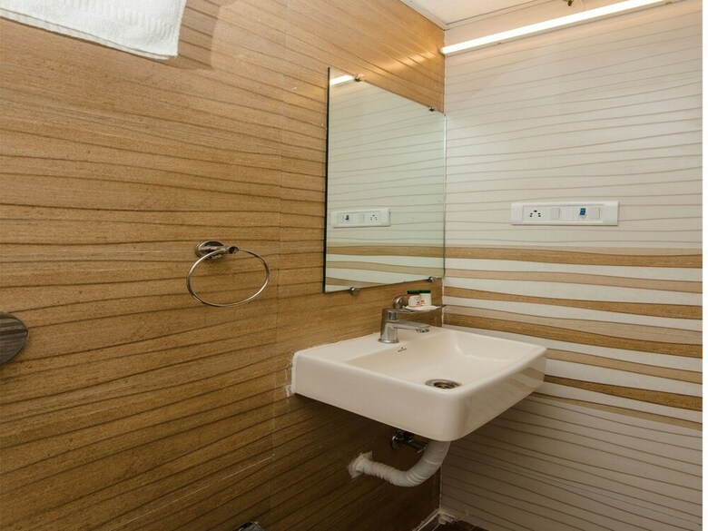 Oyo 11498 Hotel Bliss Executive
