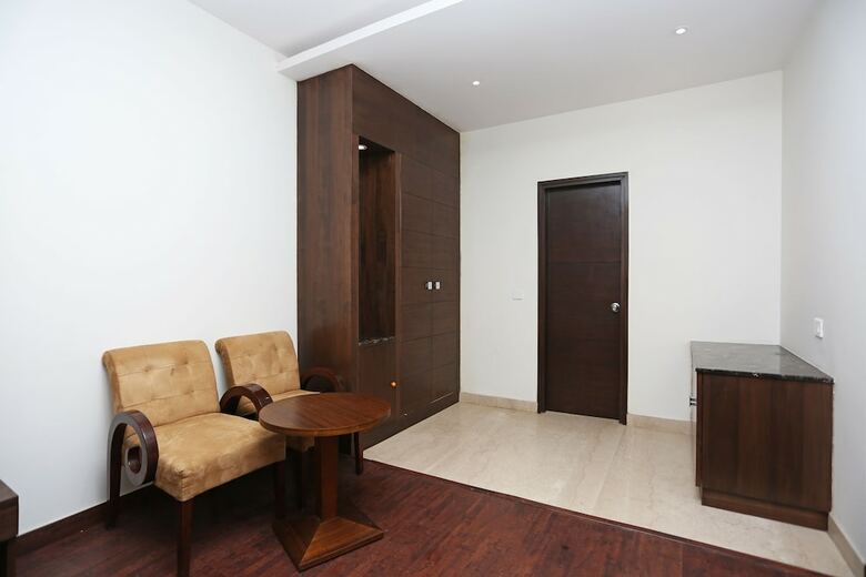 Hotel Oyo 11337 Asian Hospitality